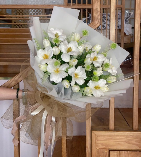BÓ HOA TULIP CAO SU NON